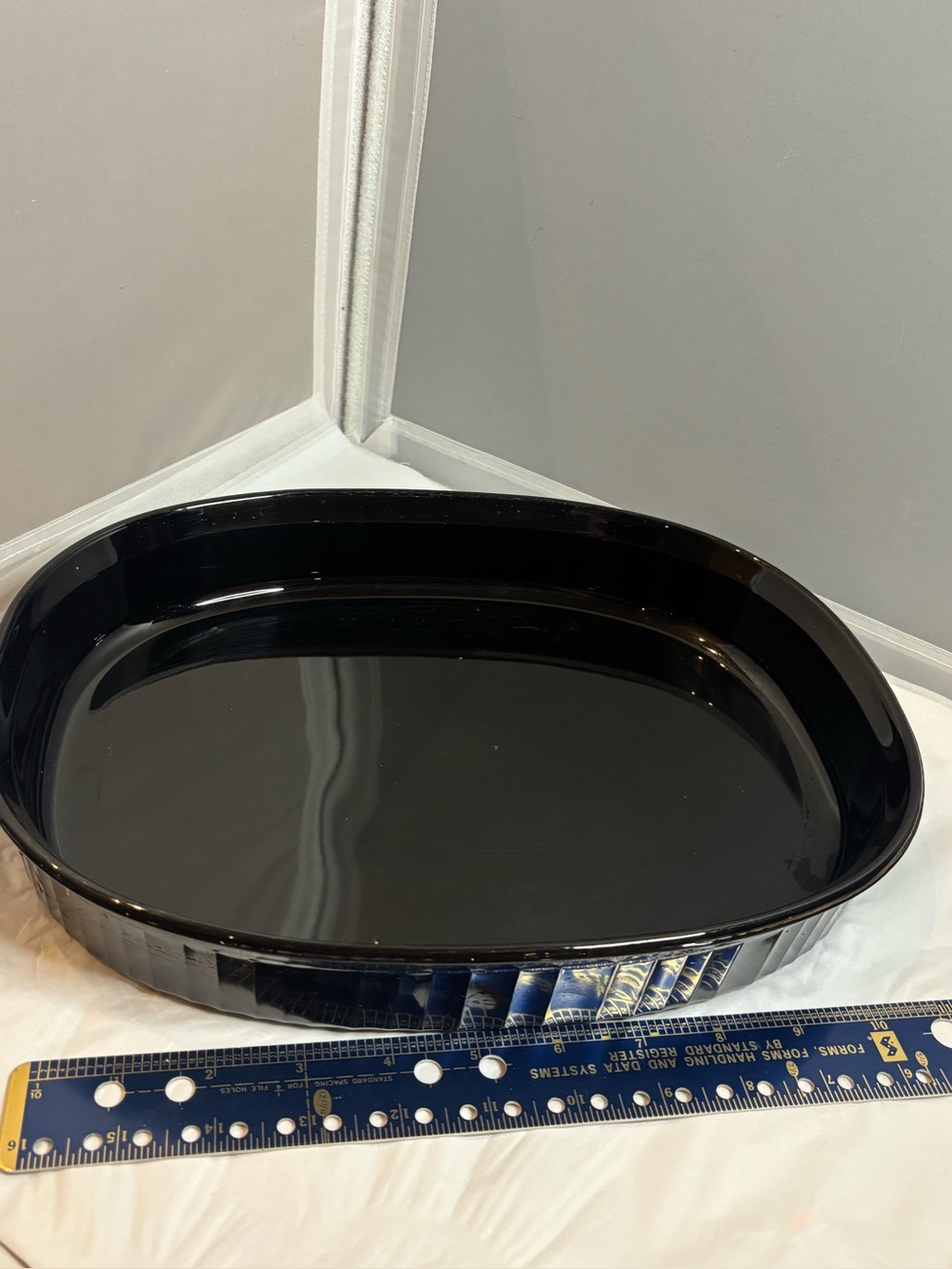 Black Corningware Oval F-4-B 2.5L